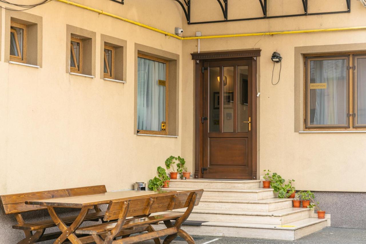 Pensiunea Pictorilor Baia Mare Luaran gambar